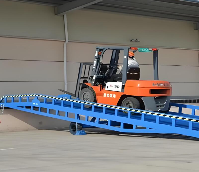 淇滨移动式卸货平台（叉车用）